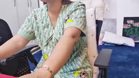 girlhanoi online show from November 7, 2025, 10:43 pm