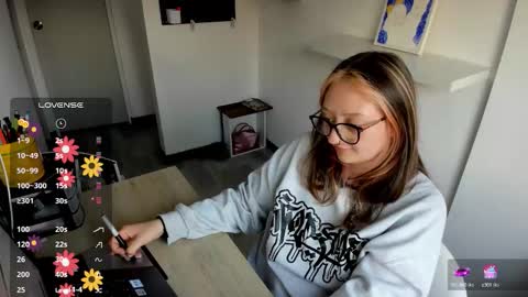 Maze    Thumbs up online show from November 7, 2025, 9:48 pm