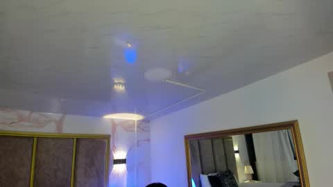     online show from October 17, 2025, 10:18 am