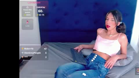 Snapshot of gisele_fox chatting on January 8, 2025, 4:44 am Gisel online show from January 8, 2025, 4:44 am