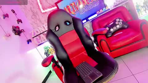 Snapshot of gisele_fox chatting on February 7, 2025, 12:42 am Gisel online show from February 7, 2025, 12:42 am