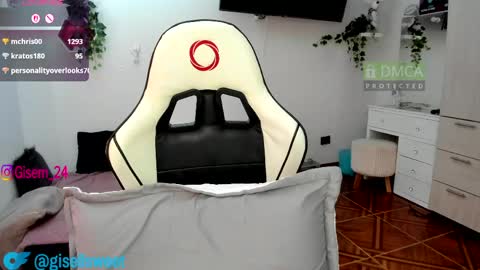 Gisella  online show from April 18, 2026, 7:07 pm