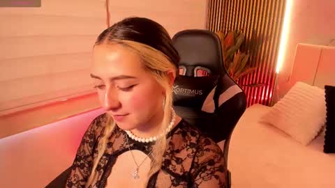 Snapshot of giselle_laurens_ chatting on February 14, 2026, 9:00 pm Giselle online show from February 14, 2026, 9:00 pm