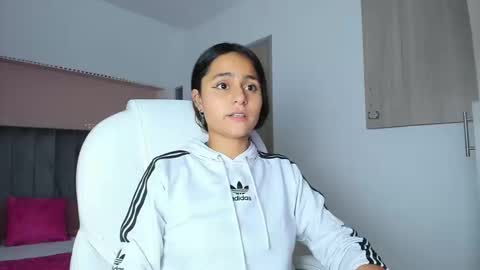 GISELLE ROLDAN online show from September 13, 2025, 4:01 am