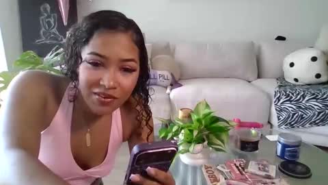 gizellegen online show from April 12, 2026, 3:06 pm