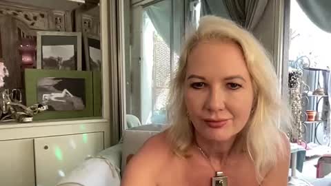 Gl1tter Barbie online show from September 13, 2025, 11:10 am