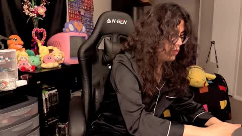 glaceon9 online show from October 1, 2025, 2:34 pm