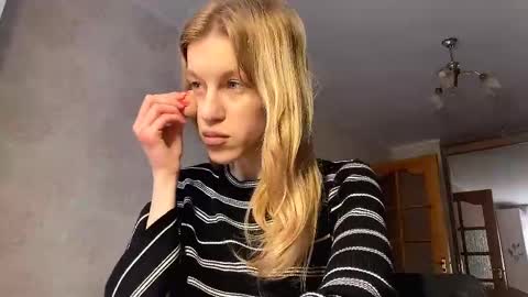 Snapshot of gladyswigg chatting on April 3, 2026, 9:07 am gladyswigg online show from April 3, 2026, 9:07 am