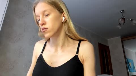 Snapshot of gladyswigg chatting on April 10, 2026, 9:25 am gladyswigg online show from April 10, 2026, 9:25 am