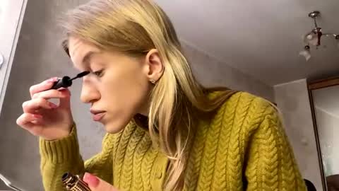 Snapshot of gladyswigg chatting on April 12, 2026, 3:06 pm gladyswigg online show from April 12, 2026, 3:06 pm