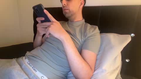 Glamour online show from November 18, 2025, 12:49 am