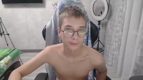 Snapshot of glasses_cat chatting on March 1, 2026, 11:51 pm Eugene and Damian online show from March 1, 2026, 11:51 pm