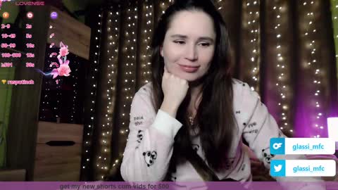 Snapshot of glassi chatting on January 21, 2025, 8:00 pm glassi online show from January 21, 2025, 8:00 pm