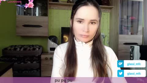 Snapshot of glassi chatting on February 10, 2025, 11:46 am glassi online show from February 10, 2025, 11:46 am