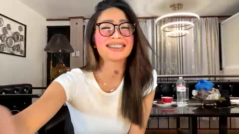 gleiahong online show from March 13, 2026, 4:57 pm