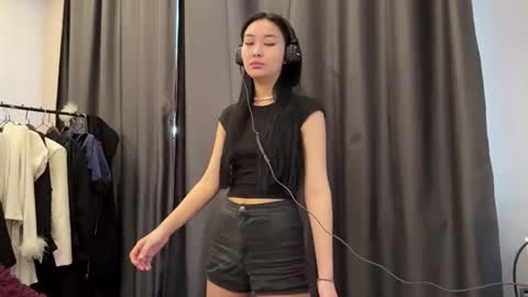 Mia online show from March 23, 2026, 9:24 am