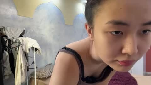 Mia online show from April 14, 2026, 10:43 am