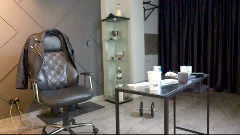 Matthew .. for short call me Matt online show from January 2, 2025, 4:09 am