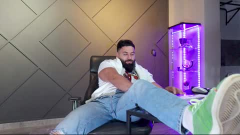 Matthew .. for short call me Matt online show from March 1, 2025, 5:31 am