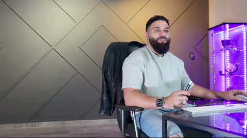 Matthew .. for short call me Matt online show from March 2, 2025, 12:42 am