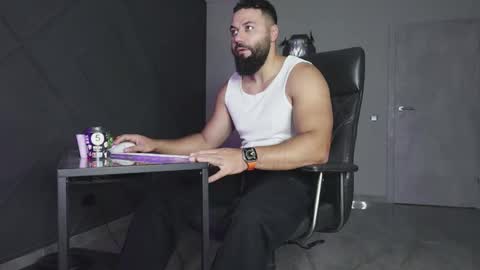 Matthew .. for short call me Matt online show from November 13, 2025, 7:40 am