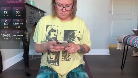 Snapshot of glitterkitty_108 chatting on December 6, 2024, 2:17 pm GlitterKitty 108 online show from December 6, 2024, 2:17 pm