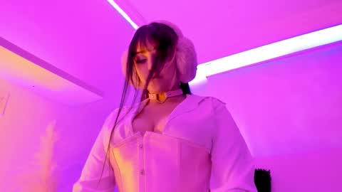 Mimi online show from September 22, 2025, 7:49 pm