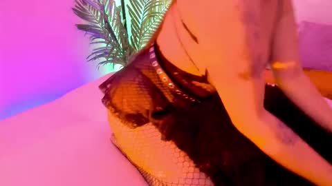 Mimi online show from October 25, 2025, 6:02 pm