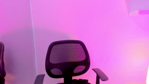 Mimi online show from December 3, 2025, 8:51 pm