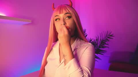 Mimi online show from January 13, 2026, 8:03 pm