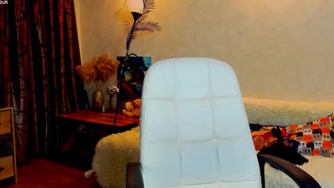 Gloria Wood online show from November 17, 2025, 4:35 pm