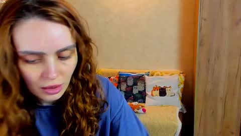 Gloria Wood online show from April 6, 2026, 6:53 pm