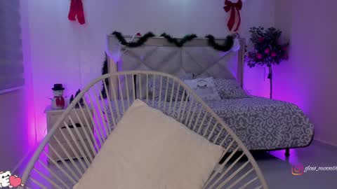 Moon Nicoll  online show from December 29, 2024, 2:17 am