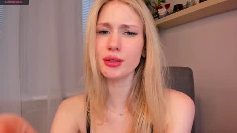 Snapshot of glowhub_ chatting on February 19, 2026, 2:13 pm Ann Eliz and Gigi online show from February 19, 2026, 2:13 pm