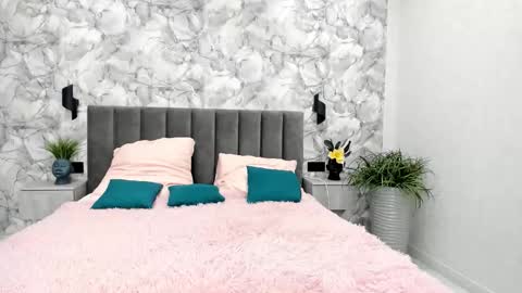 Lina online show from November 15, 2025, 8:33 am