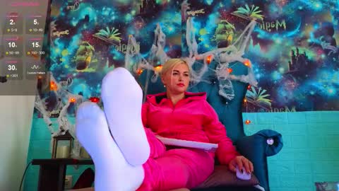 Mrs. Isabella online show from October 17, 2025, 4:37 am