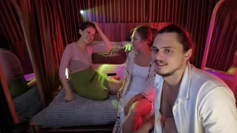   330 UTC2 girls   online show from November 7, 2025, 3:17 am