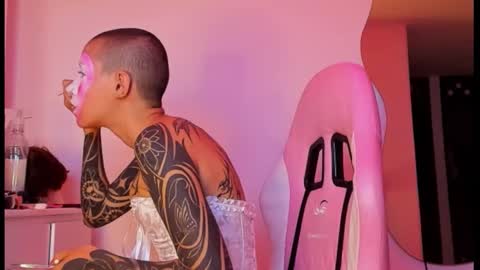 vee online show from October 28, 2025, 10:01 pm