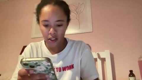 Snapshot of goddesselxo chatting on May 19, 2026, 6:25 pm Goddess L online show from May 19, 2026, 6:25 pm