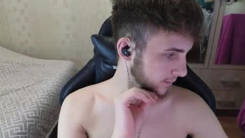 Golden boyyy21 online show from April 15, 2026, 12:39 am