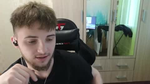 Golden boyyy21 online show from April 21, 2026, 4:01 pm