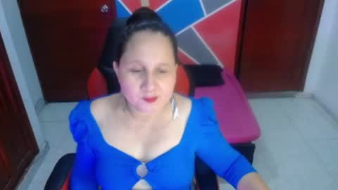 KIRA Y JUAN online show from June 8, 2026, 8:26 am