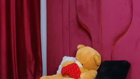 GoldenAmberX online show from February 22, 2025, 12:19 pm