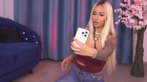 GoldenAmberX online show from October 14, 2025, 4:35 am