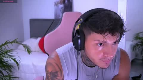 goldenatlasx online show from April 22, 2026, 10:44 pm