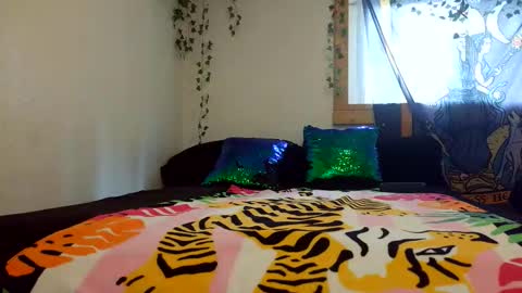 XxPretentious PeachxX online show from June 8, 2026, 8:42 pm