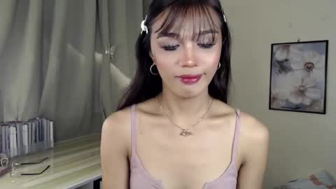 Lily is Gold online show from November 25, 2025, 5:29 am