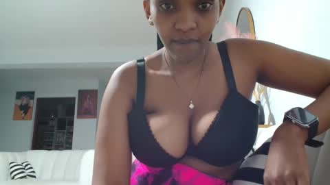 Snapshot of goldenmusexo chatting on April 13, 2026, 12:05 am goldenmusexo online show from April 13, 2026, 12:05 am