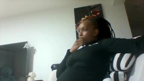 Snapshot of goldenmusexo chatting on April 14, 2026, 10:38 pm goldenmusexo online show from April 14, 2026, 10:38 pm