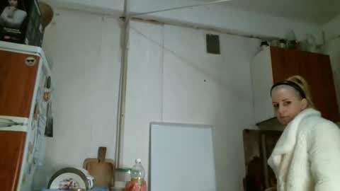 Snapshot of goldenworld_bi_car chatting on November 18, 2025, 4:33 pm Christie online show from November 18, 2025, 4:33 pm